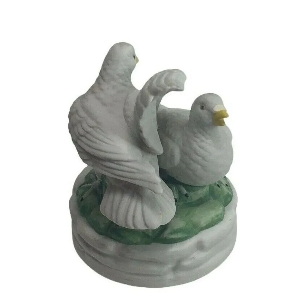 Sankyo Music Box Love Birds Dove Love‎ Story Song Japan Gift SEE VIDEO BELOW Vtg